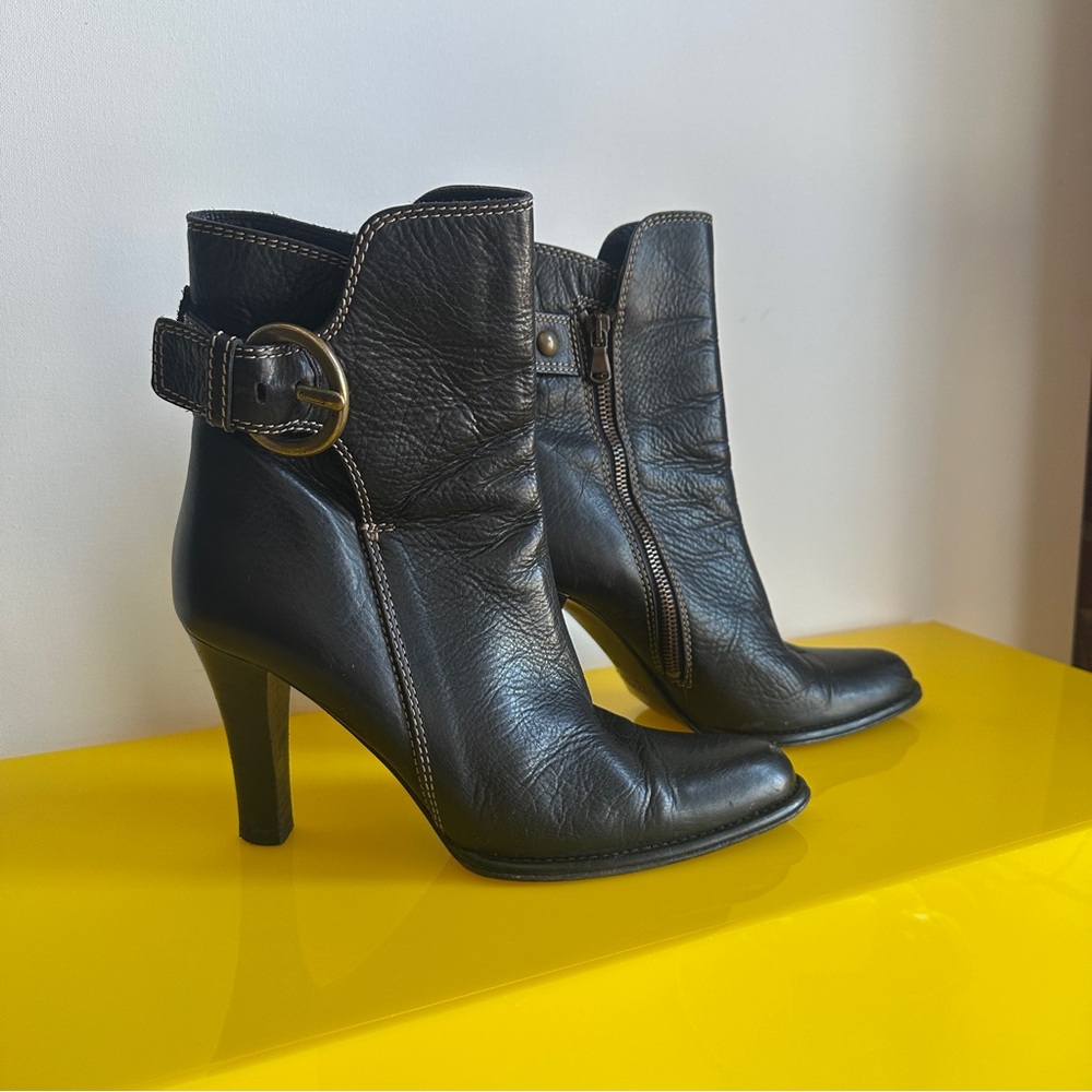 COACH Brown Leather Heeled Boots with Buckle and Side Zipper